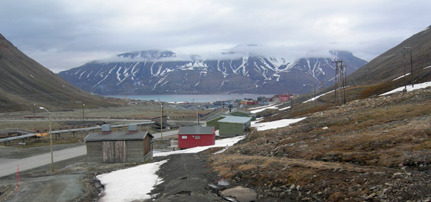 View from my room in a "guesthouse" a few long kilometers south of Longyearbyen.