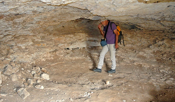 Khirbet Qeiyafa cave interior 041314