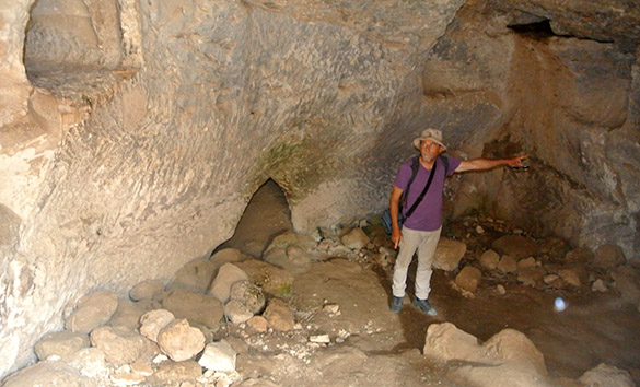 Tel Azeka cave 041314