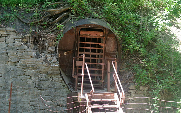8 Lockport Cave entrance